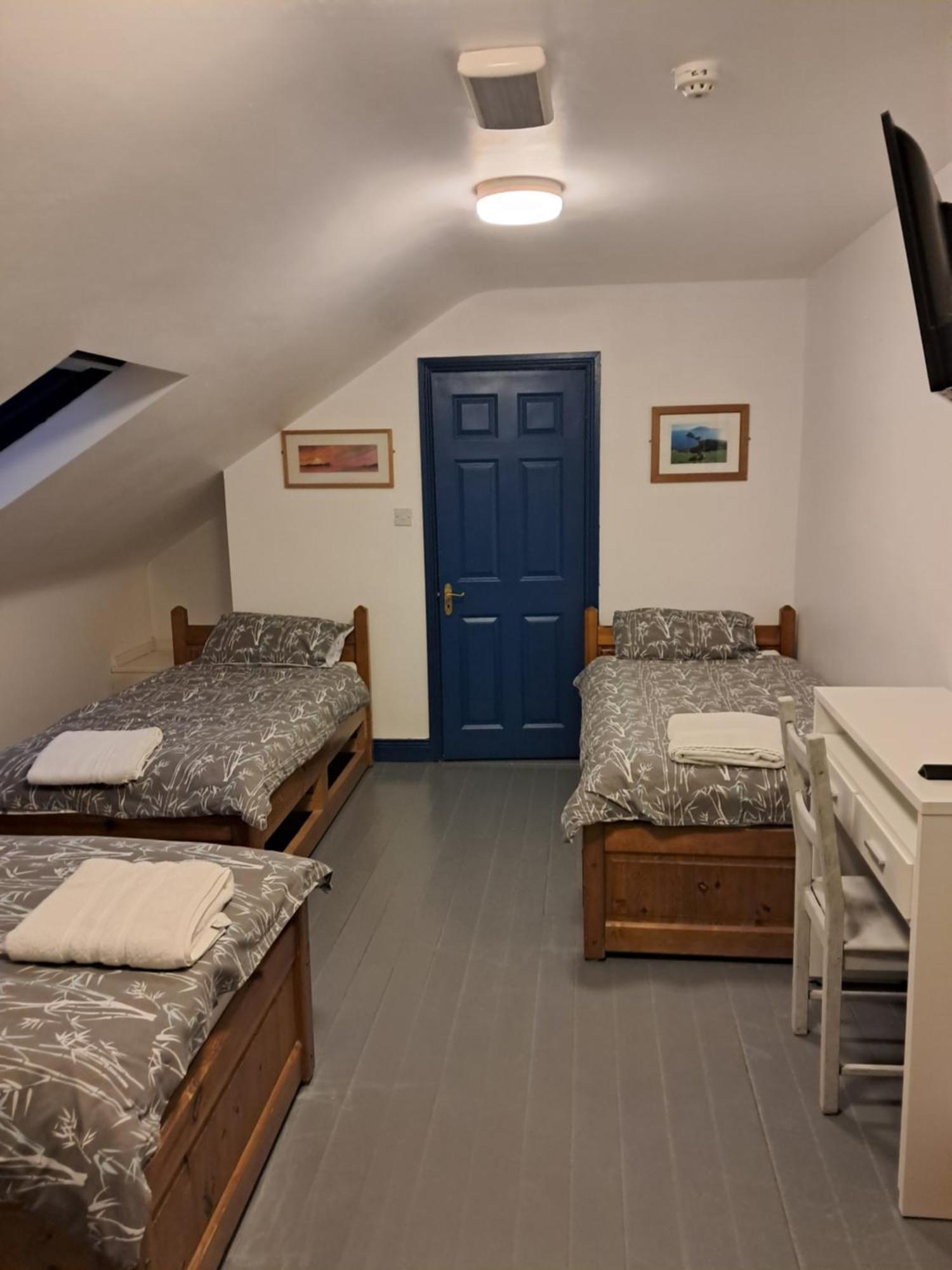 Coastguard Lodge Hostel At Tigh Tp Dingle Room photo